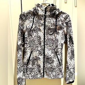 Lululemon waterproof rain jacket with fleece lining. Size 6